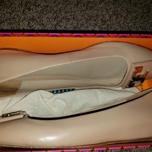 Tory Burch GiGi Flat size 11 Beige..